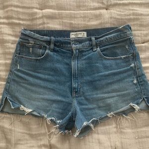 Abercrombie & Fitch “The Mom Short”